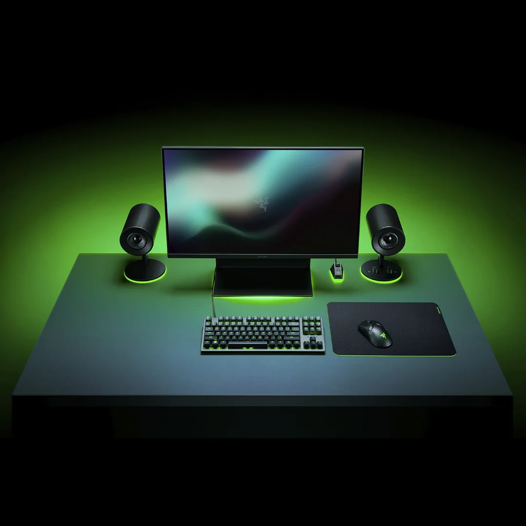 Razer Gigantus V2 Gaming Mouse Mat — Medium Size - Balanced Control - Stitched Edges